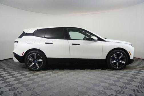 Mineral White Metallic 2023 BMW iX xDrive50