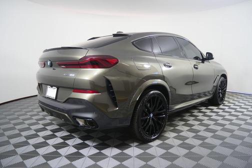 Manhattan Green Metallic 2027 BMW X6 xDrive40i