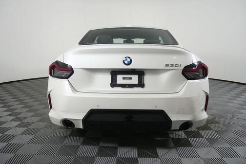 Mineral White Metallic 2025 BMW 230 230i