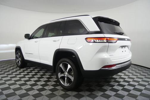 Bright White Clearcoat 2024 Jeep Grand Cherokee Limited