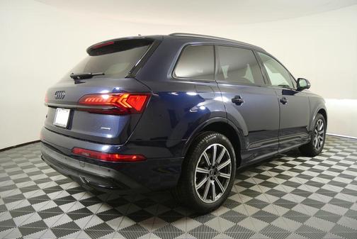 2023 Audi Q7 45 Premium Plus