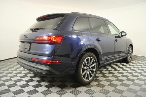 2023 Audi Q7 45 Premium Plus
