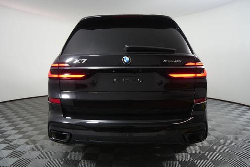 Black Sapphire Metallic 2027 BMW X7 xDrive40i