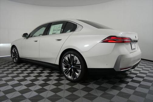 2025 BMW 530 i