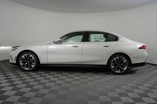 2025 BMW 530 i