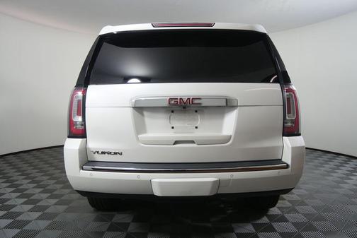 White Frost Tricoat 2019 GMC Yukon Denali