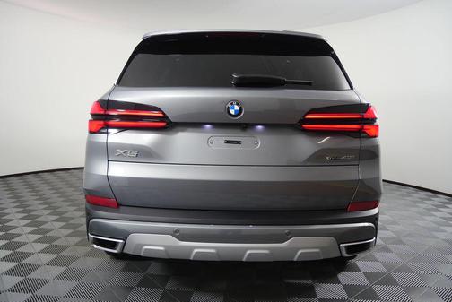 Skyscraper Grey Metallic 2026 BMW X5 xDrive40i