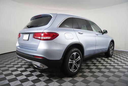 Diamond Silver Metallic 2017 Mercedes-Benz GLC 300 4MATIC