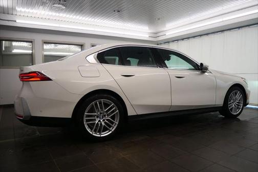2025 BMW 530 i