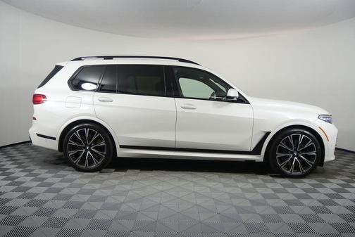 2022 BMW X7 M50i