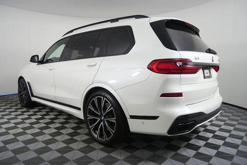 2022 BMW X7 M50i