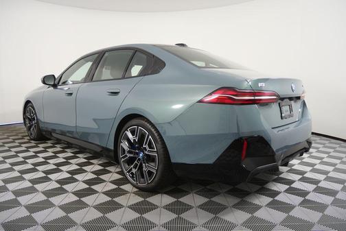 2025 BMW i5 xDrive40