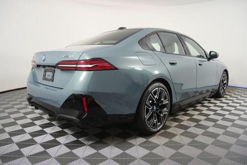 2025 BMW i5 xDrive40