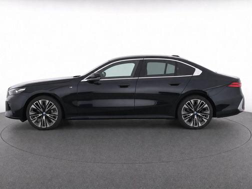 Black Sapphire Metallic 2026 BMW 540 xDrive