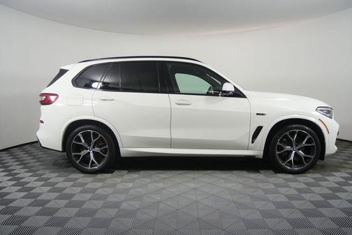 Alpine White 2022 BMW X5 PHEV xDrive45e
