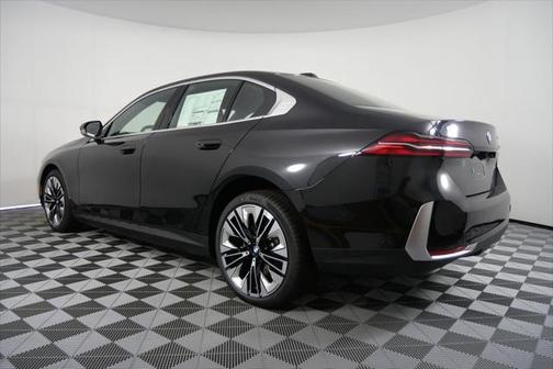 2025 BMW i5 eDrive40