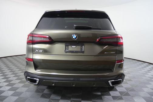 Manhattan Green Metallic 2023 BMW X5 xDrive40i