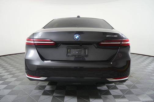 Dark Graphite Metallic 2024 BMW i5 eDrive40
