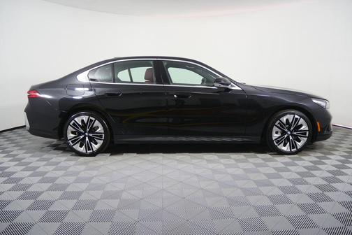 Black Sapphire Metallic 2025 BMW 530 530i