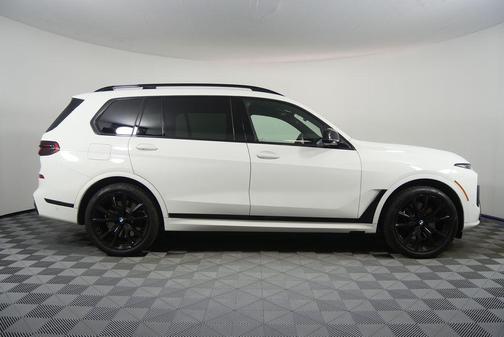 2025 BMW X7 M60i