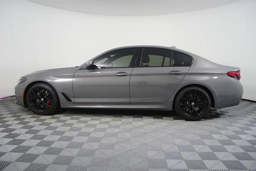 Bernina Grey Amber Effect Metallic 2022 BMW 540 i