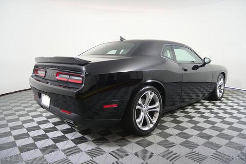 Pitch Black Clearcoat 2022 Dodge Challenger GT