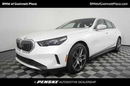 Mineral White Metallic 2026 BMW 530 530i