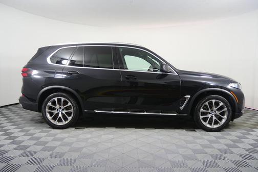 Black Sapphire Metallic 2024 BMW X5 sDrive40i