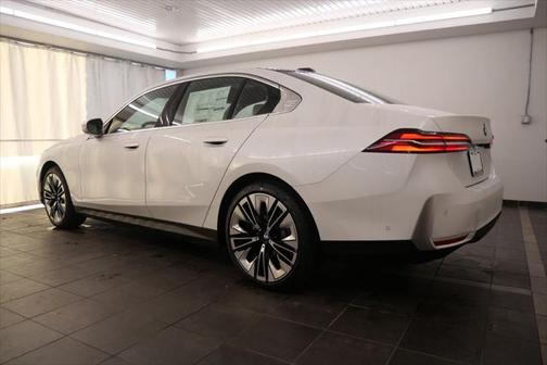 2025 BMW 530 i