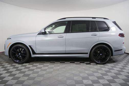 Brooklyn Grey Metallic 2027 BMW X7 xDrive40i