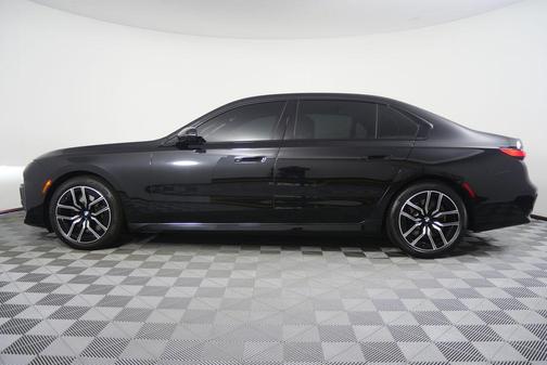 2023 BMW 740 i