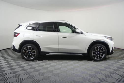 Mineral White Metallic 2026 BMW X1 xDrive28i