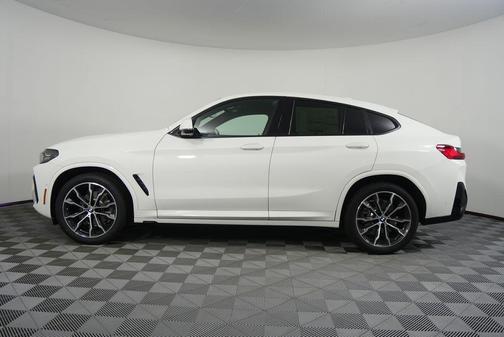 2025 BMW X4 xDrive30i