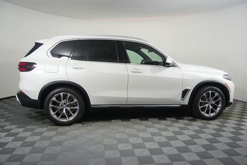 Mineral White Metallic 2026 BMW X5 PHEV xDrive50e