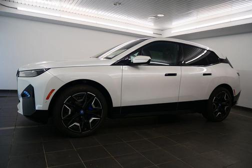 2025 BMW iX xDrive50