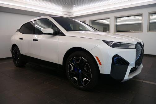 2025 BMW iX xDrive50