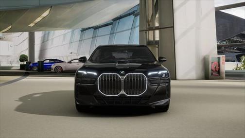 2025 BMW 740 i