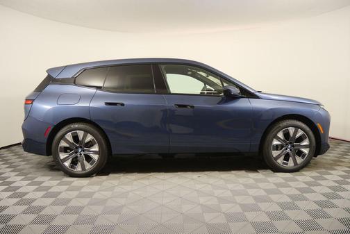 2026 BMW iX xDrive45
