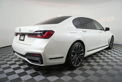 2021 BMW 740 740i