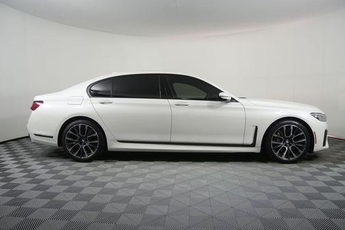 2021 BMW 740 740i