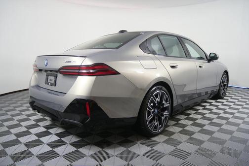 2025 BMW i5 xDrive40