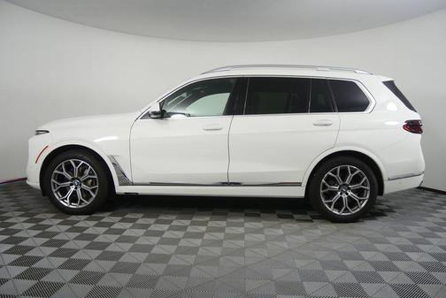 Alpine White 2025 BMW X7 xDrive40i