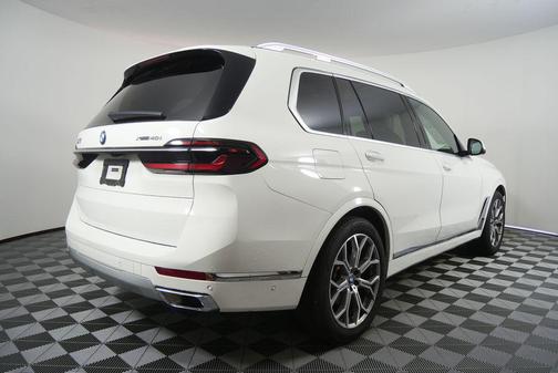Alpine White 2025 BMW X7 xDrive40i