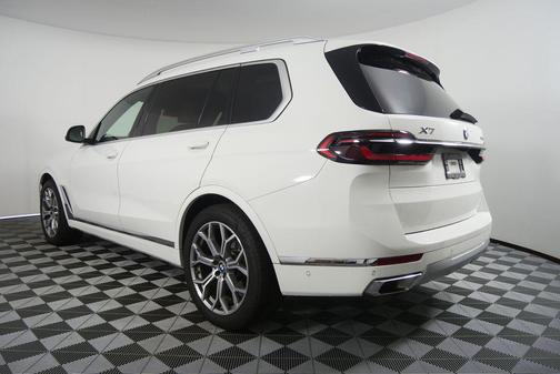 Alpine White 2025 BMW X7 xDrive40i