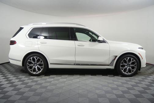 Alpine White 2025 BMW X7 xDrive40i