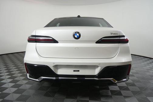 Mineral White Metallic 2026 BMW 740 740i