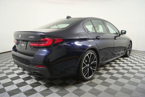 Carbon Black Metallic 2023 BMW 530 i