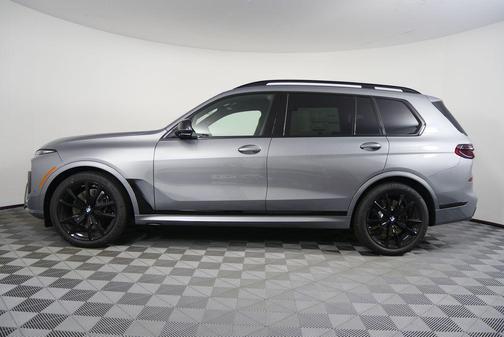 Skyscraper Grey Metallic 2026 BMW X7 M60i