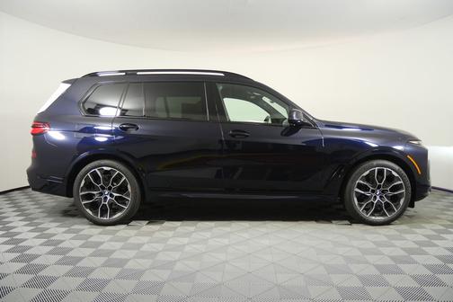 Carbon Black Metallic 2026 BMW X7 xDrive40i