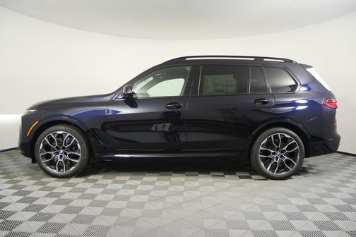 Carbon Black Metallic 2026 BMW X7 xDrive40i